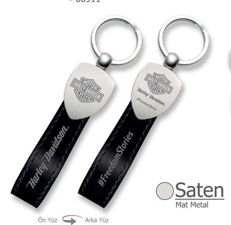 Lederanhänger mit Metallplatte